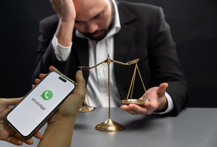 Le parole sbagliate su WhatsApp punite dalla legge